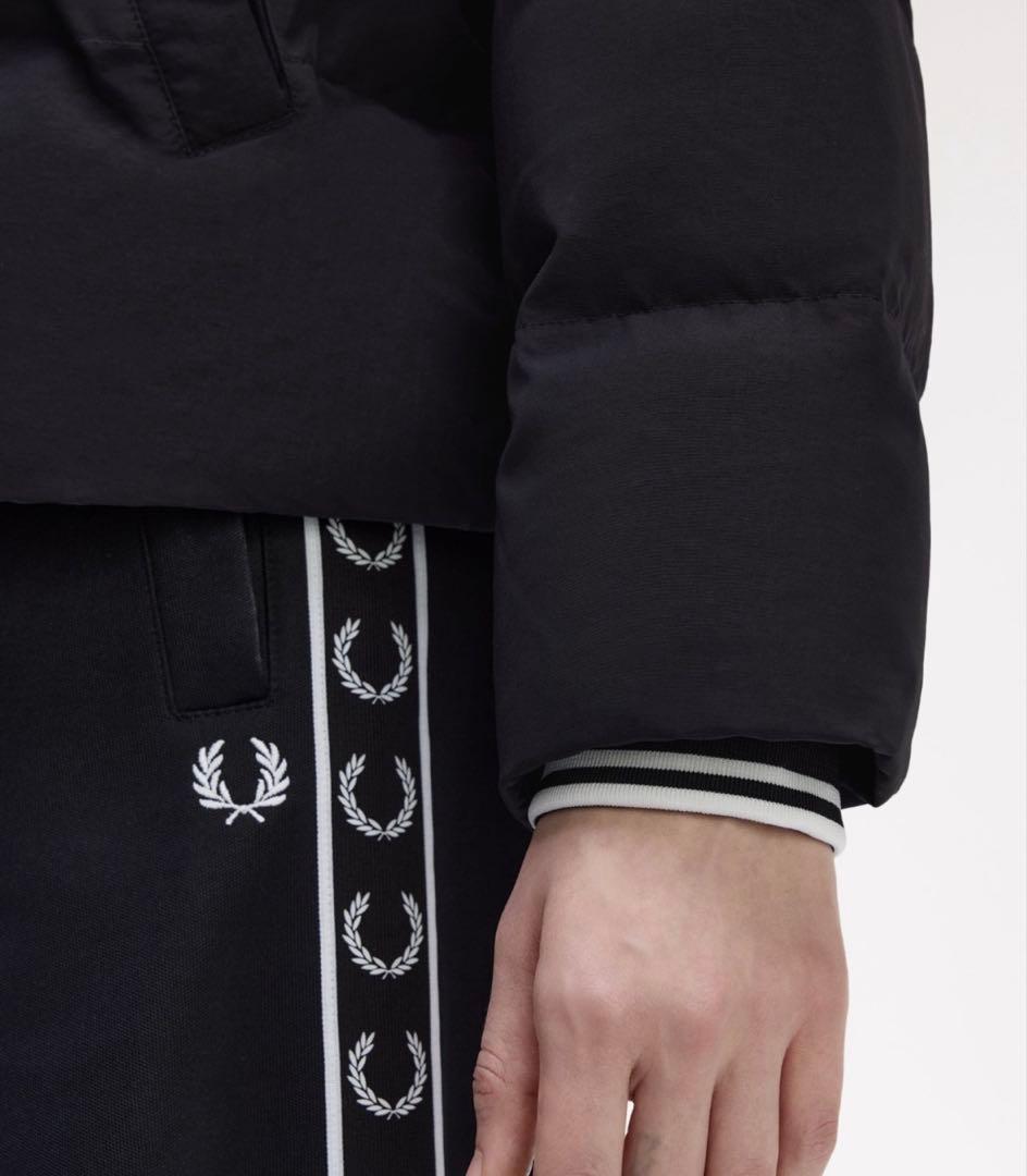 FRED PERRY ラグランスリーブ中綿ジャケット(ブラック