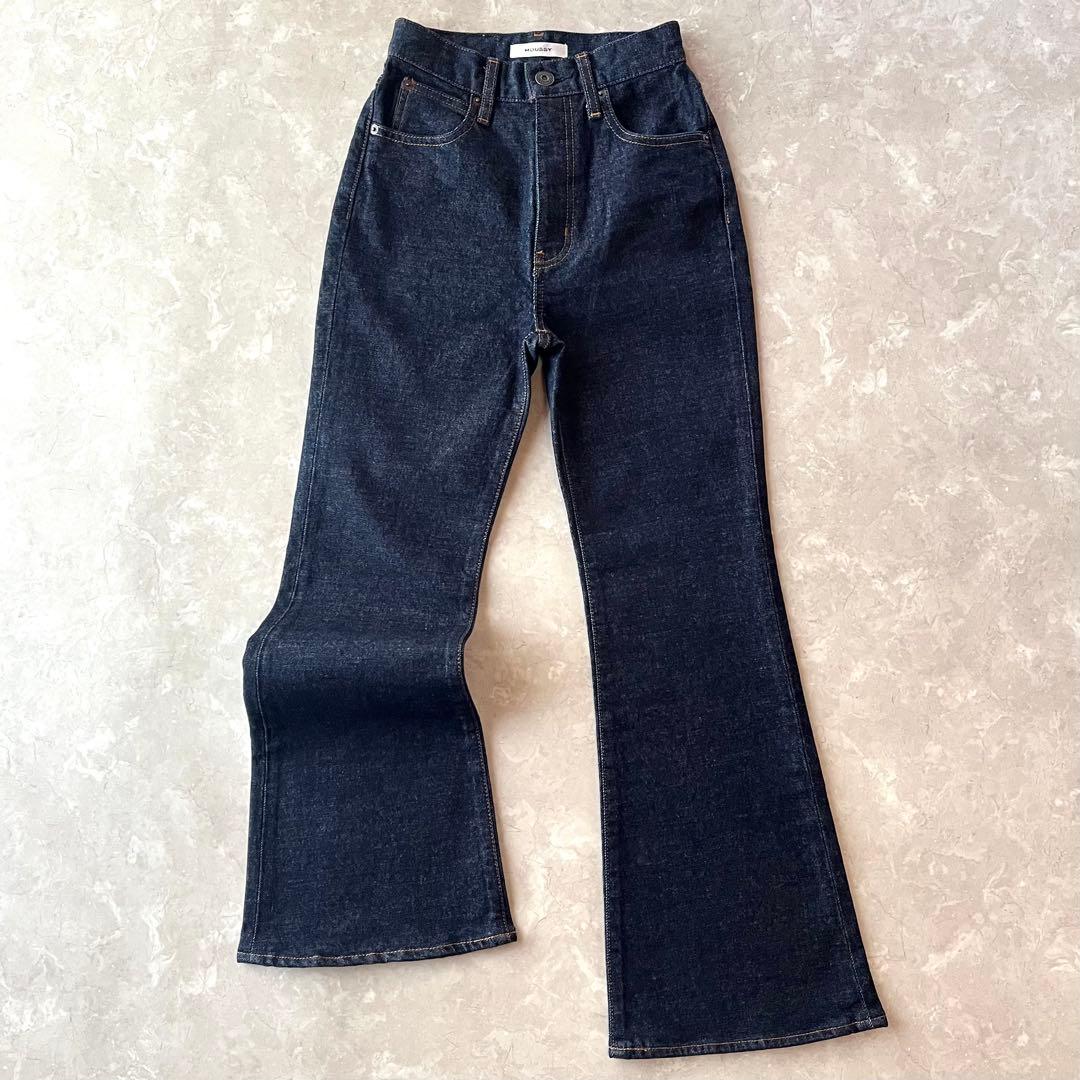未使用級☆マウジー MVS フレアデニム W24 濃紺 ストレッチ ブーツカット