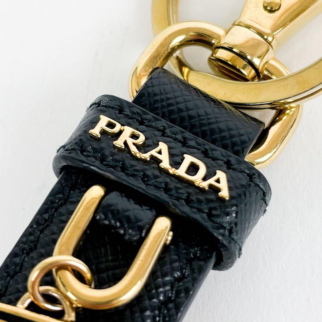 未使用級 プラダ サフィアーノ 三角プレート ゴールド金具