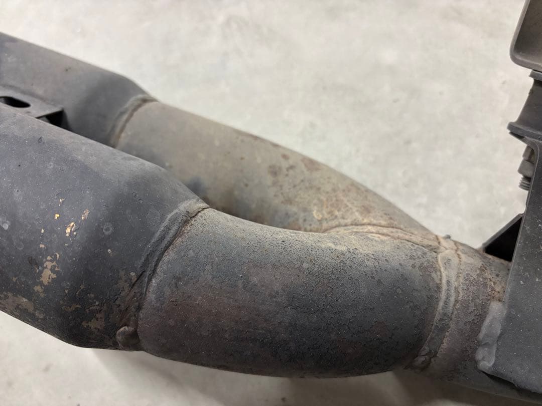 ハイエース4型 4WD ディーゼル　サイド出しマフラー