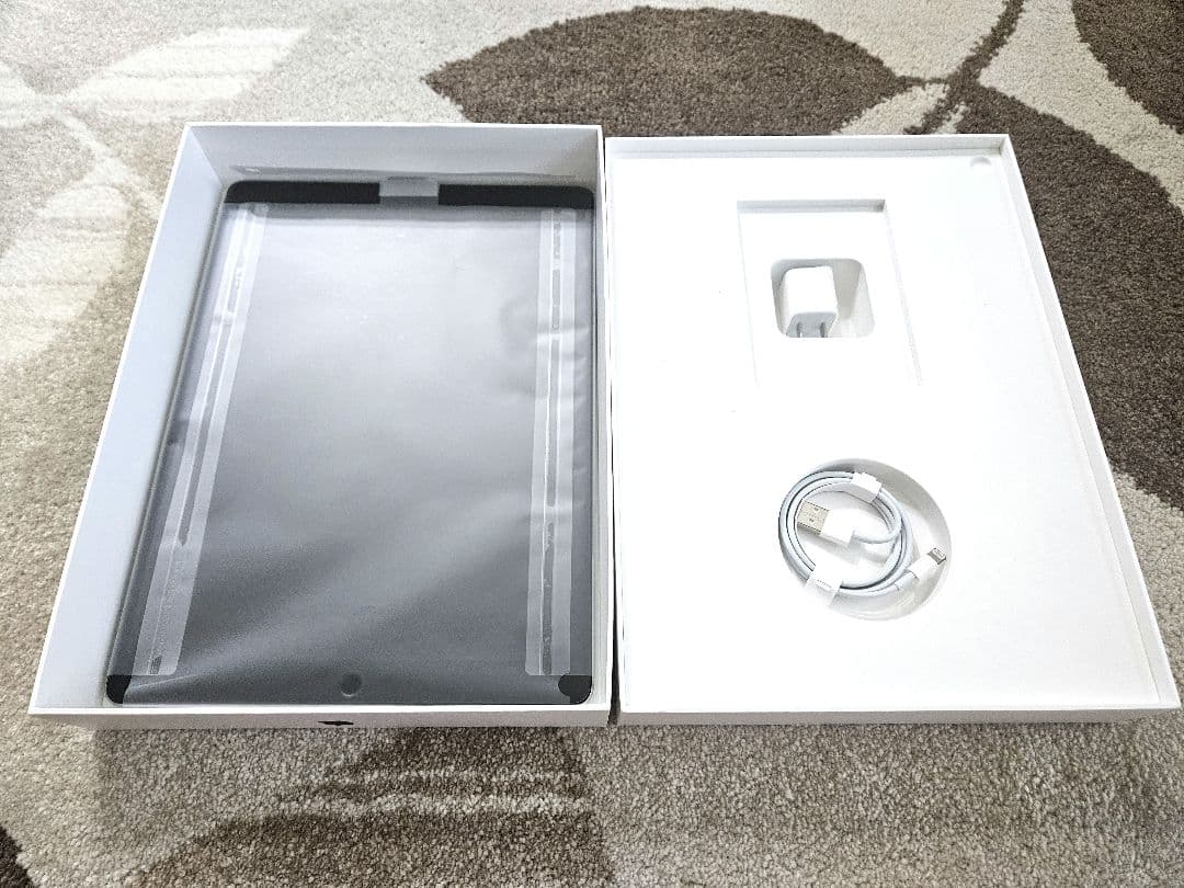 【美品】SIMフリー iPad Pro (12.9インチ) 第2世代