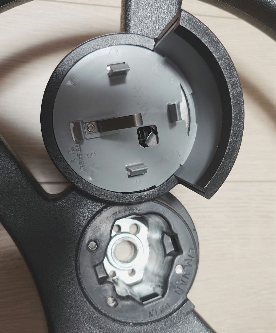 GM純正 ?　GMC　ステアリング ハンドル