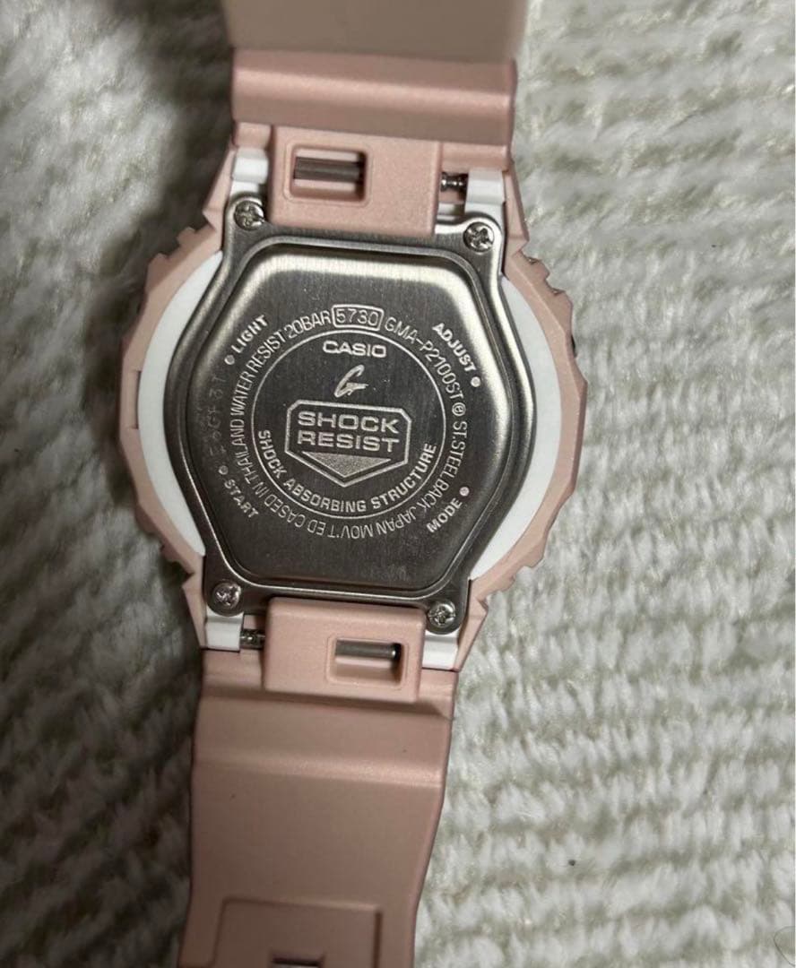 ピンクのアナログ・デジタル時計、G-SHOCK
