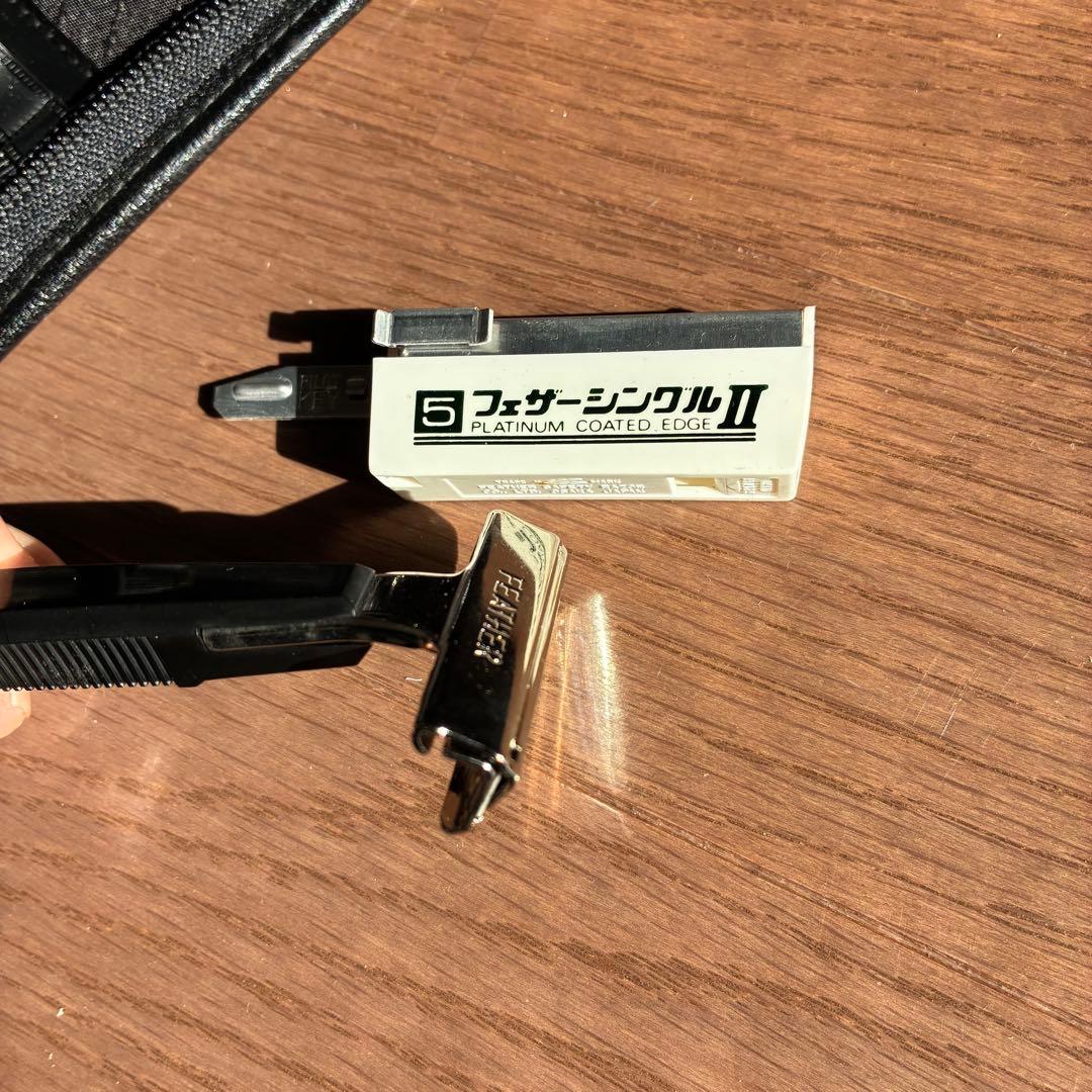 フェザー　剃刀　髭剃り　替刃つき