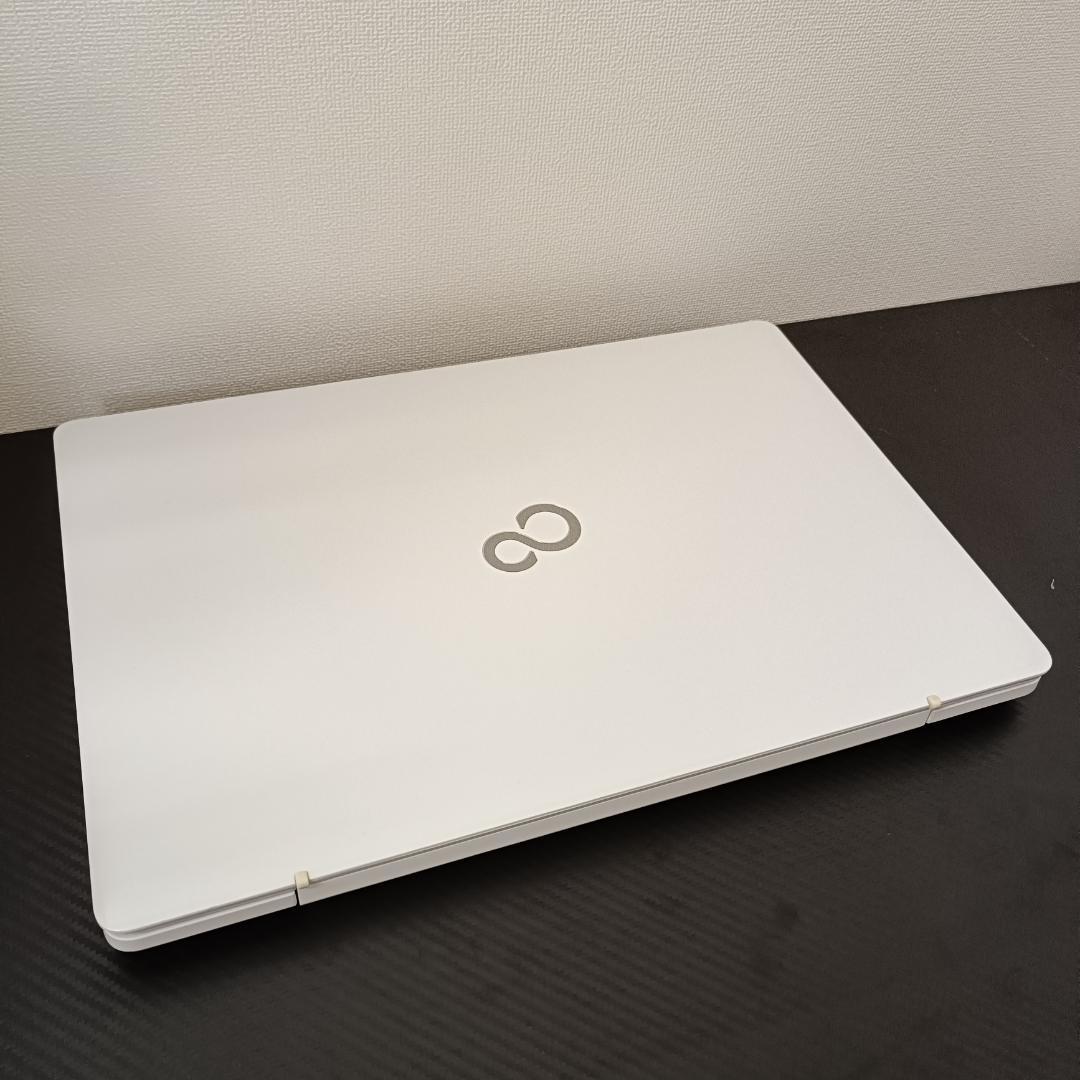 ノートPC Core i7 Windows11 SSD メモリ8GB 富士通 白