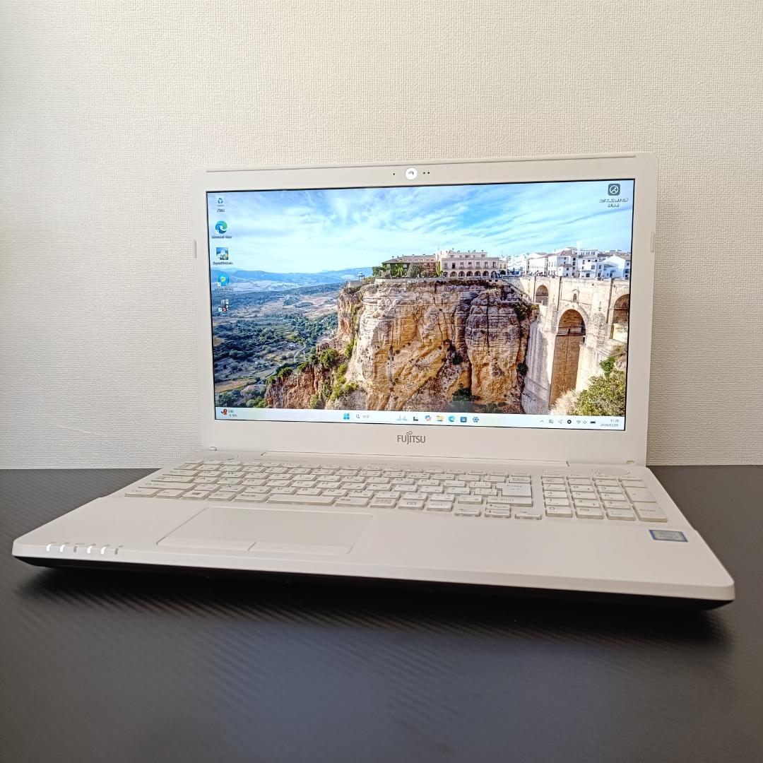 ノートPC Core i7 Windows11 SSD メモリ8GB 富士通 白