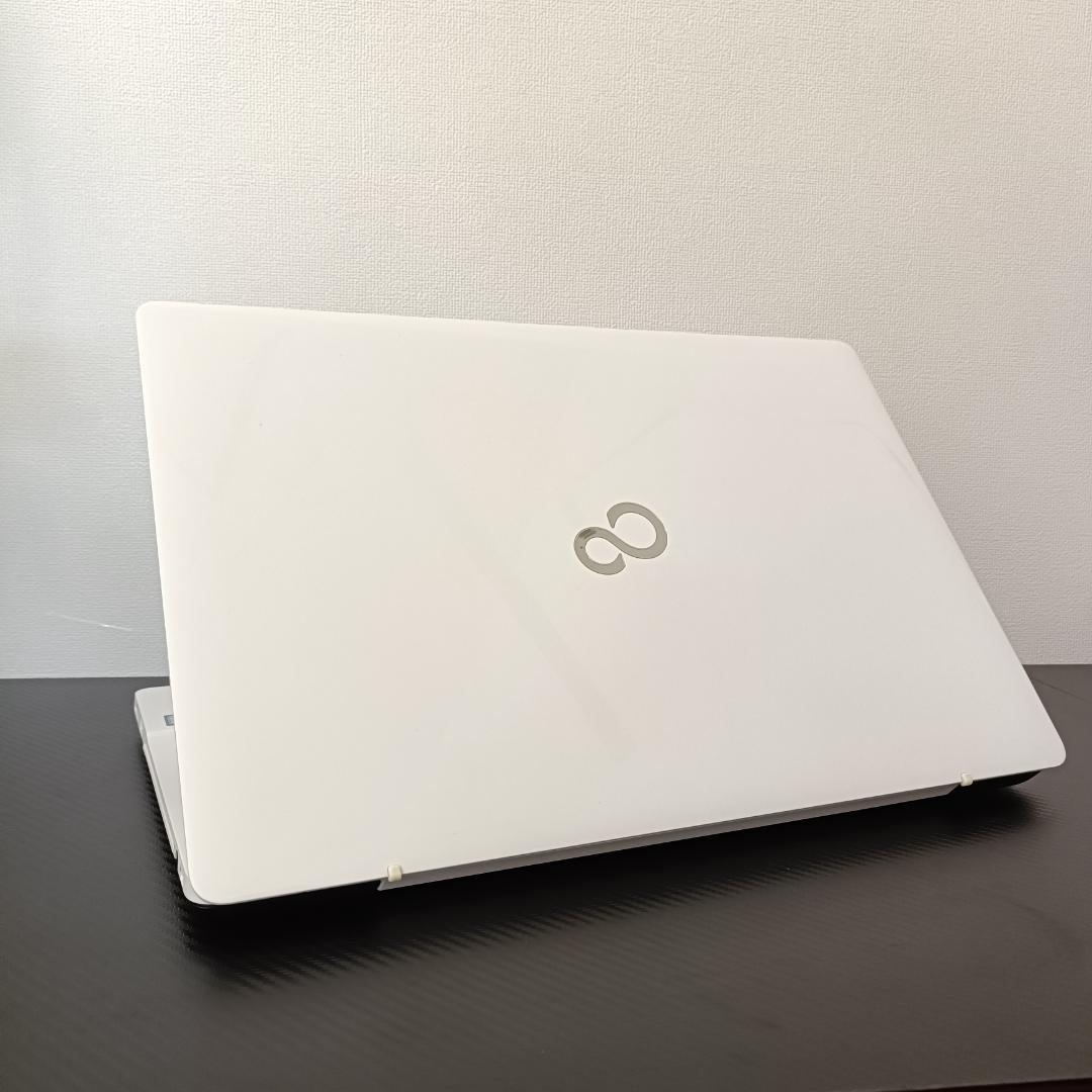 ノートPC Core i7 Windows11 SSD メモリ8GB 富士通 白