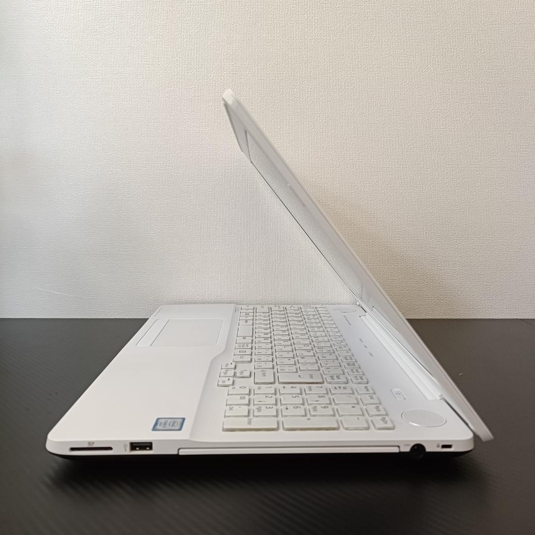 ノートPC Core i7 Windows11 SSD メモリ8GB 富士通 白