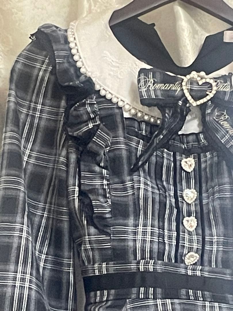 リズリサ フリルエプロンセットアップ