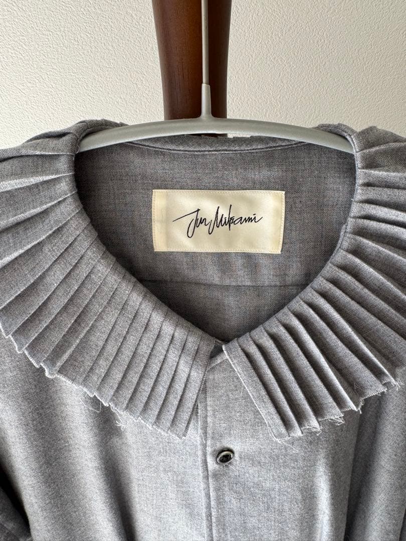 新品 junmikami ウールフリルシャツ グレー