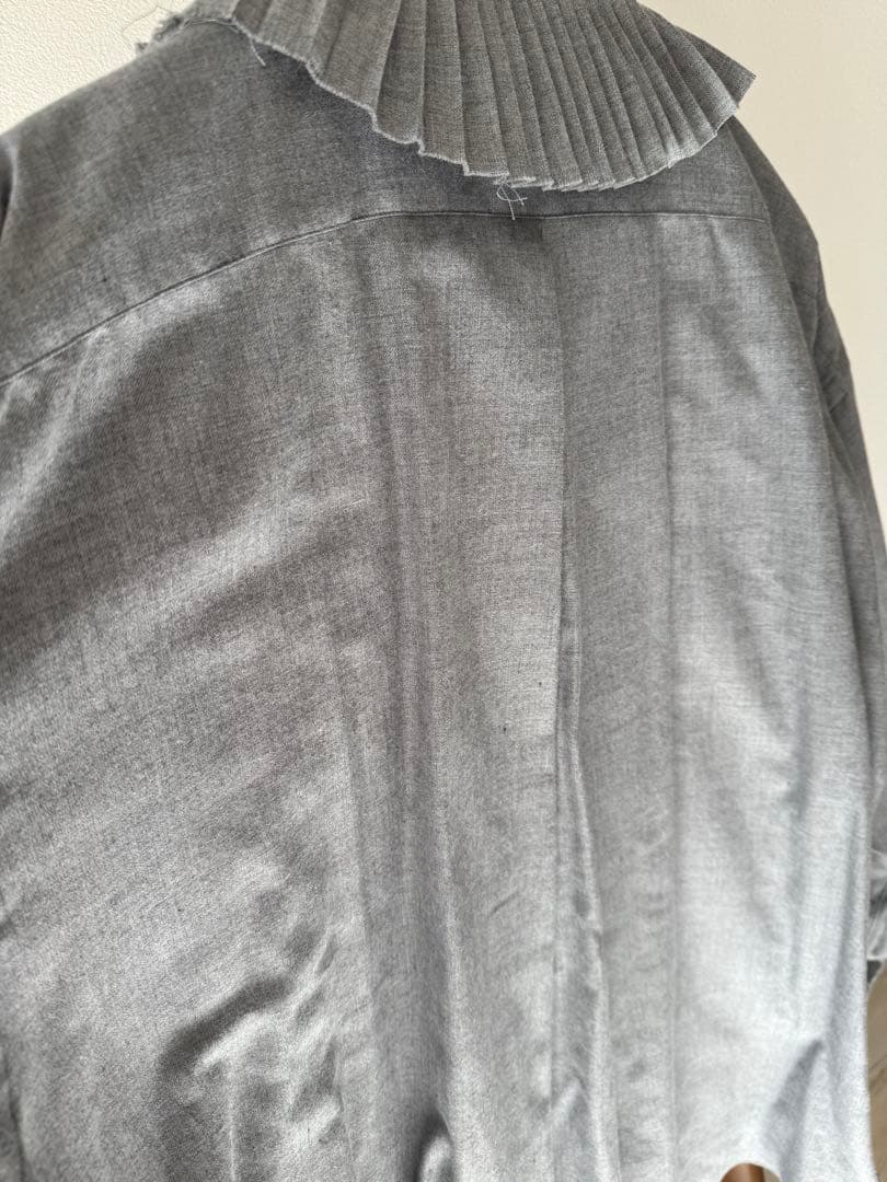 新品 junmikami ウールフリルシャツ グレー
