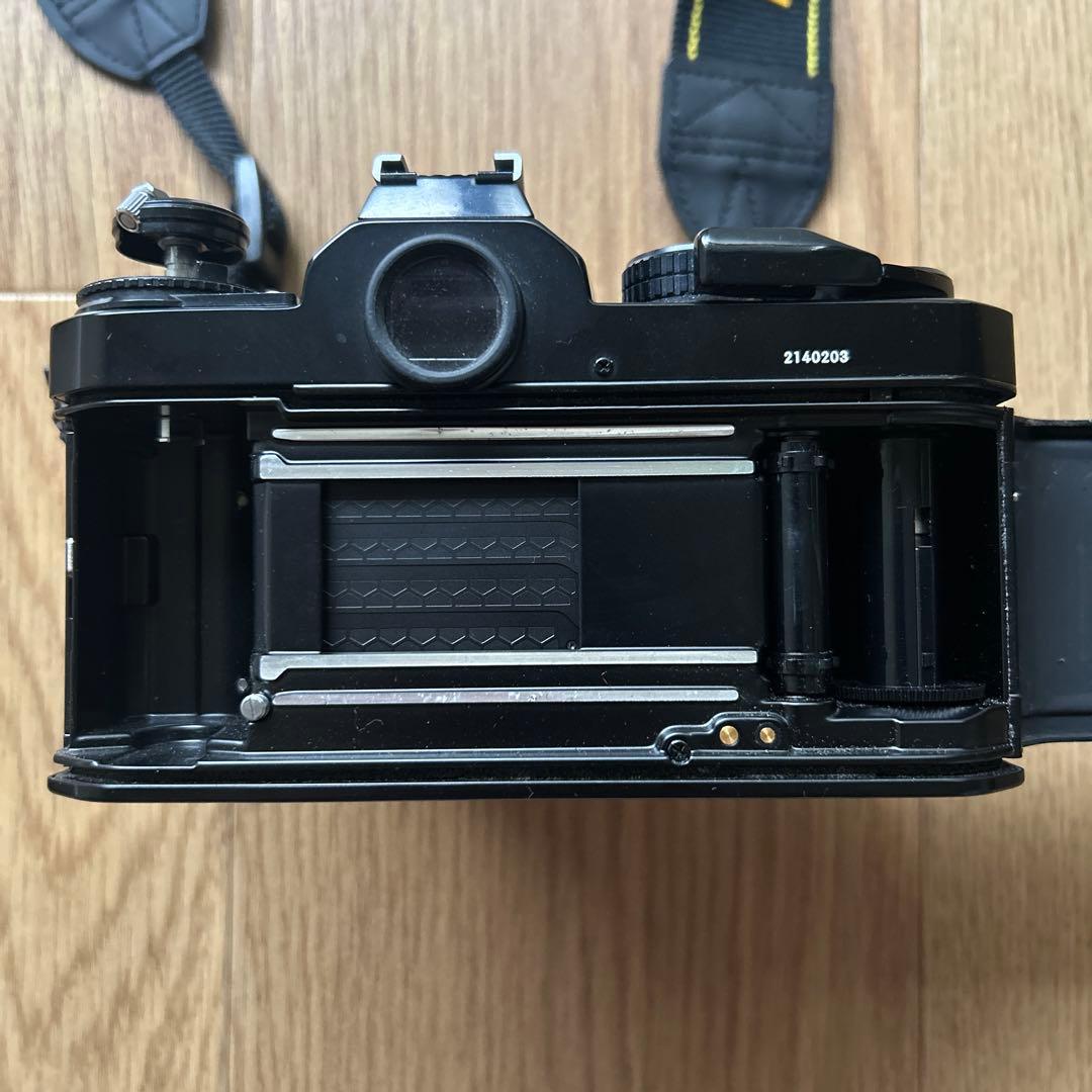 Nikon FE2 本体　レンズ、ベルト、取扱説明書付き***即購入可能