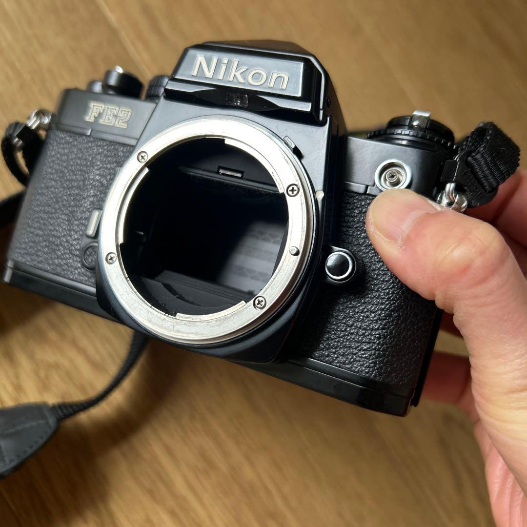 Nikon FE2 本体　レンズ、ベルト、取扱説明書付き***即購入可能