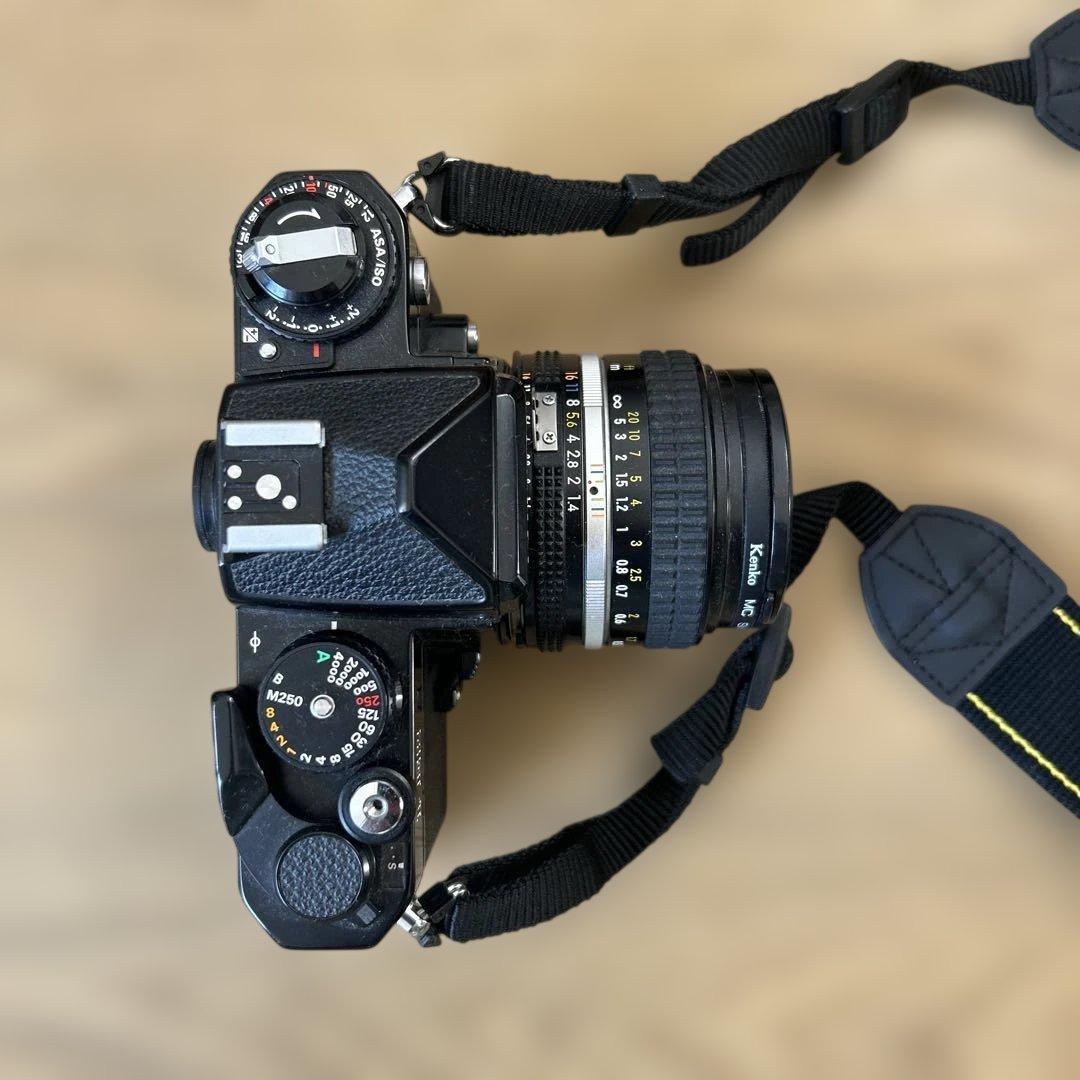 Nikon FE2 本体　レンズ、ベルト、取扱説明書付き***即購入可能