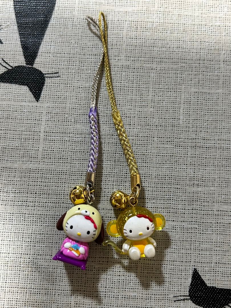 ご当地限定キティ根付け