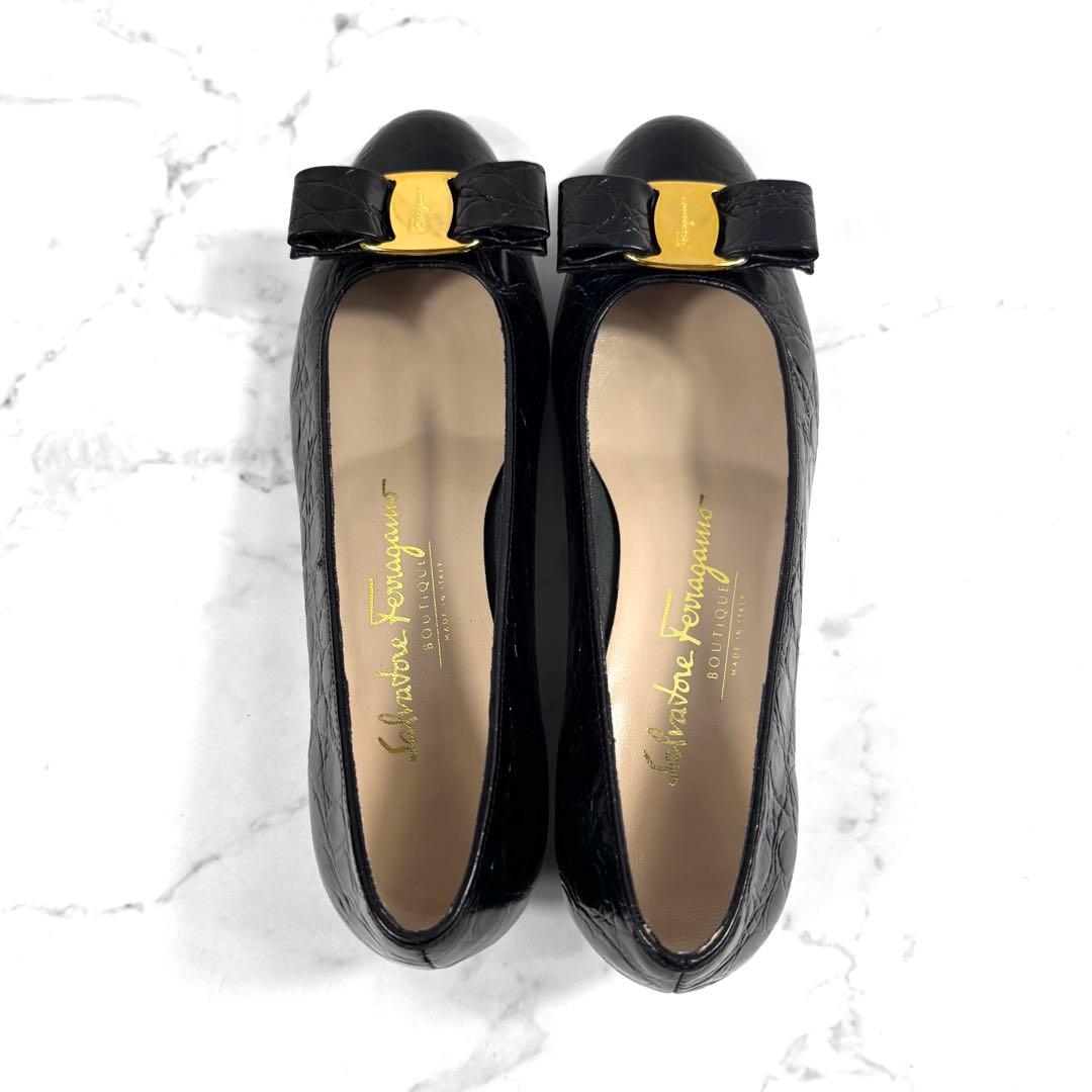 【美品】 Ferragamo ヴァラ リボン パンプス ブラック 黒 型押し