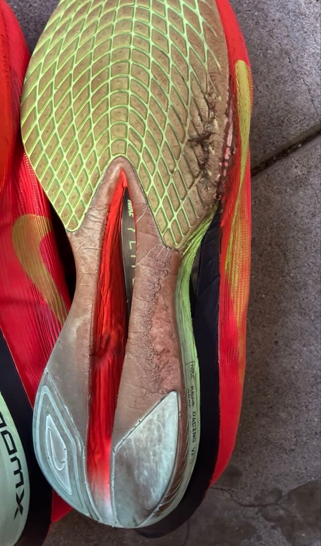 NIKE ナイキ ヴェイパーフライ4