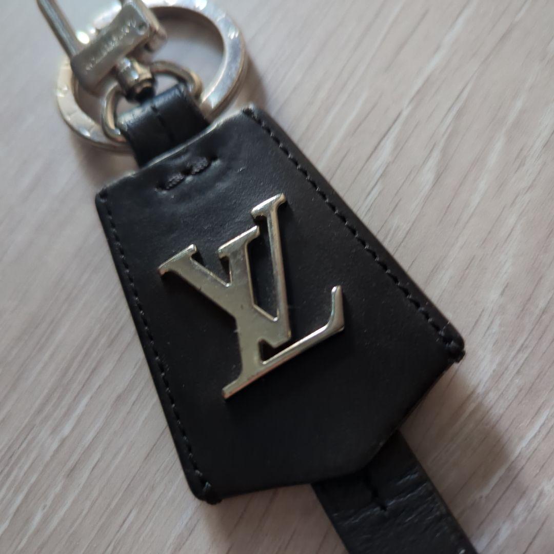 【中古美品】Louis Vuitton ブラックレザー キーホルダー