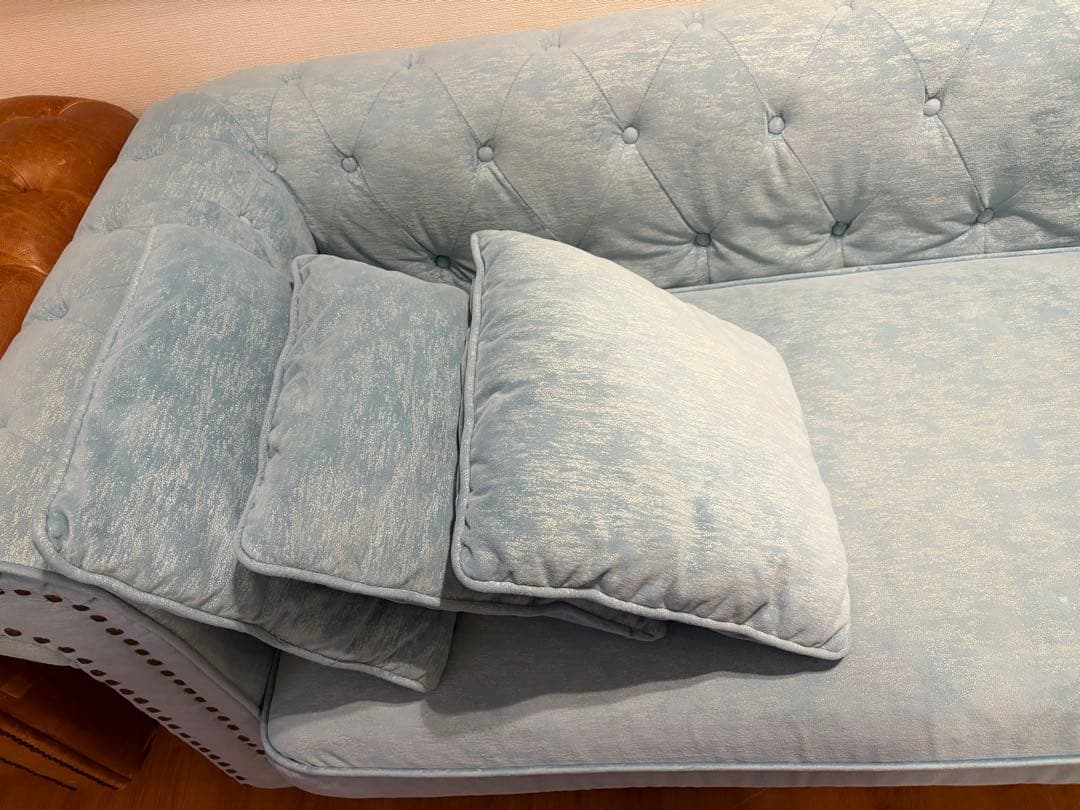 渡部　引き取り　チェスターフィールド　水色 クラシックソファ 3人掛け