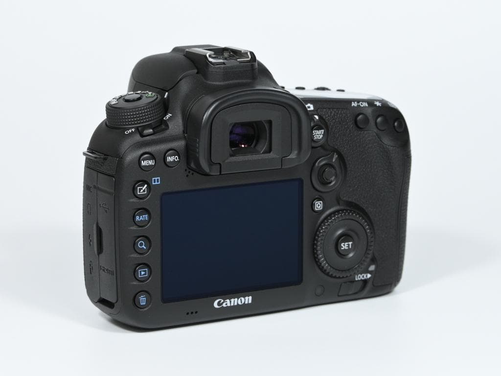 【超美品】Canon EOS 7D Mark II ボディ《ショット数2697》