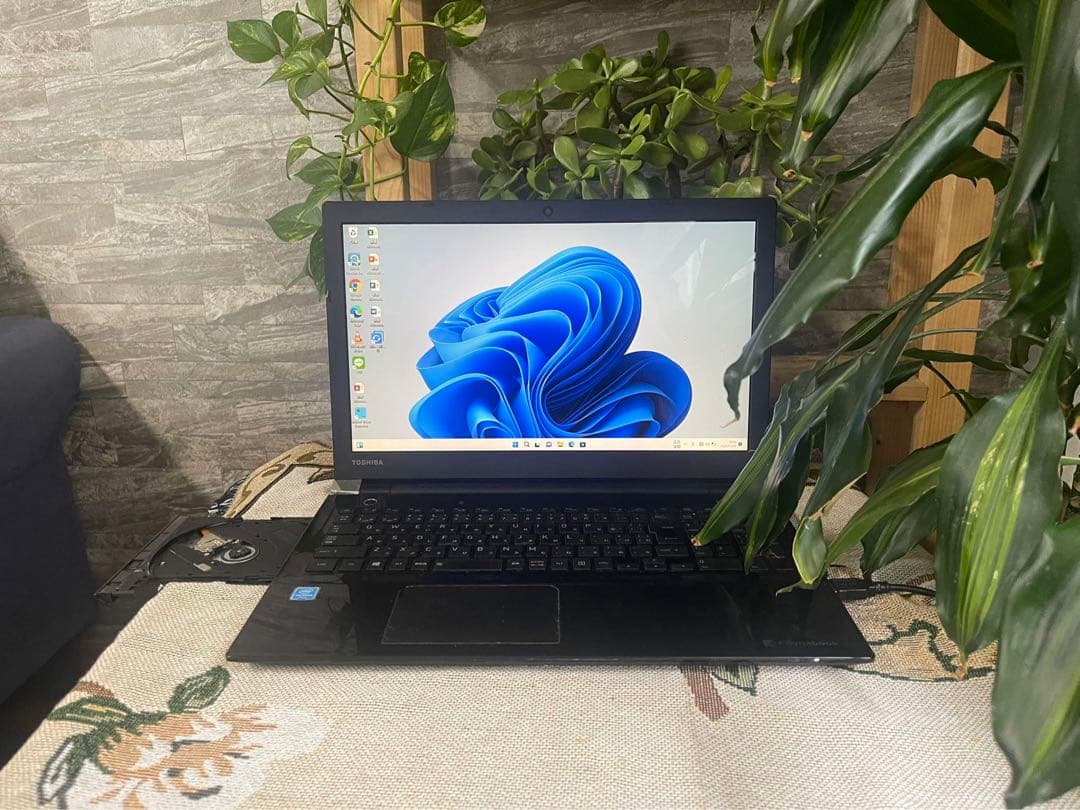 東芝 リュクスホワイト 仕様 2017夏モデル T45/DB パソコン