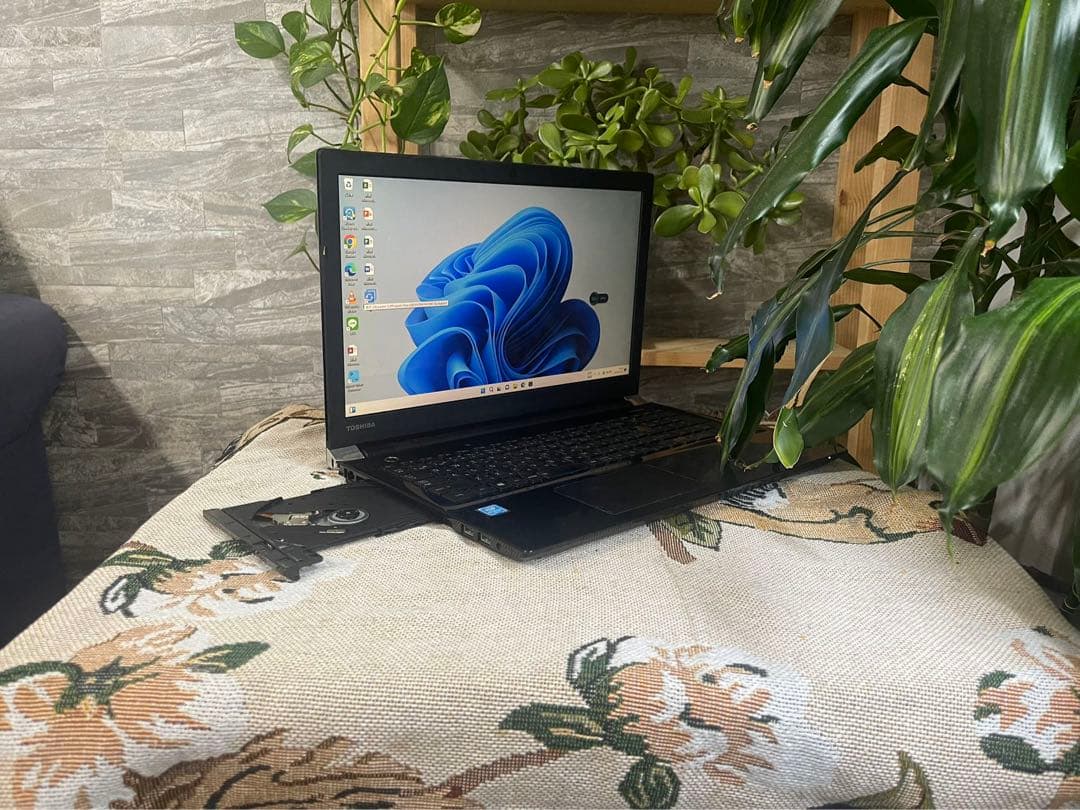 東芝 リュクスホワイト 仕様 2017夏モデル T45/DB パソコン