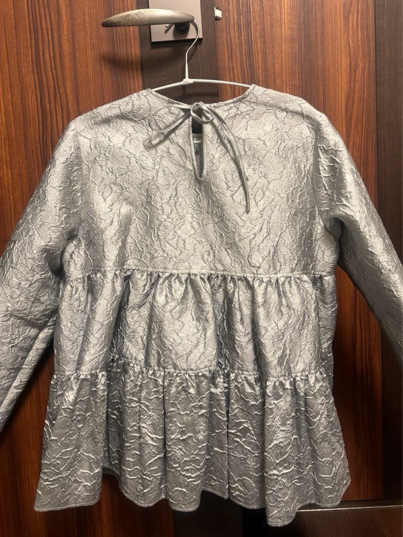 OHGA JACQUARD GATHER BLOUSE グレー