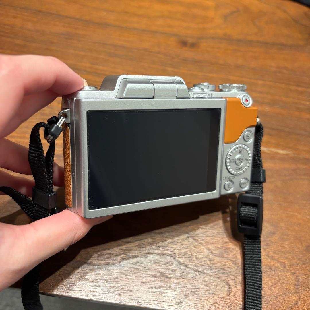 パナソニック Panasonic LUMIX DMC-GF7 ブラウンレンズ付き