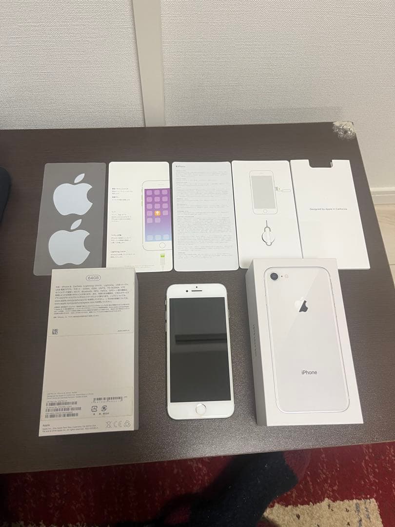 【極美品】iPhone 8 Silver 64GB SIMフリー バッテリ85%