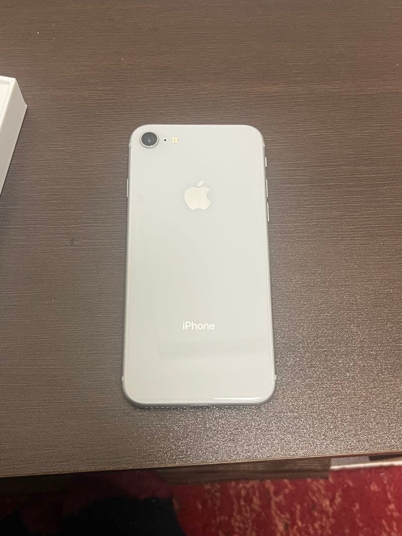 【極美品】iPhone 8 Silver 64GB SIMフリー バッテリ85%