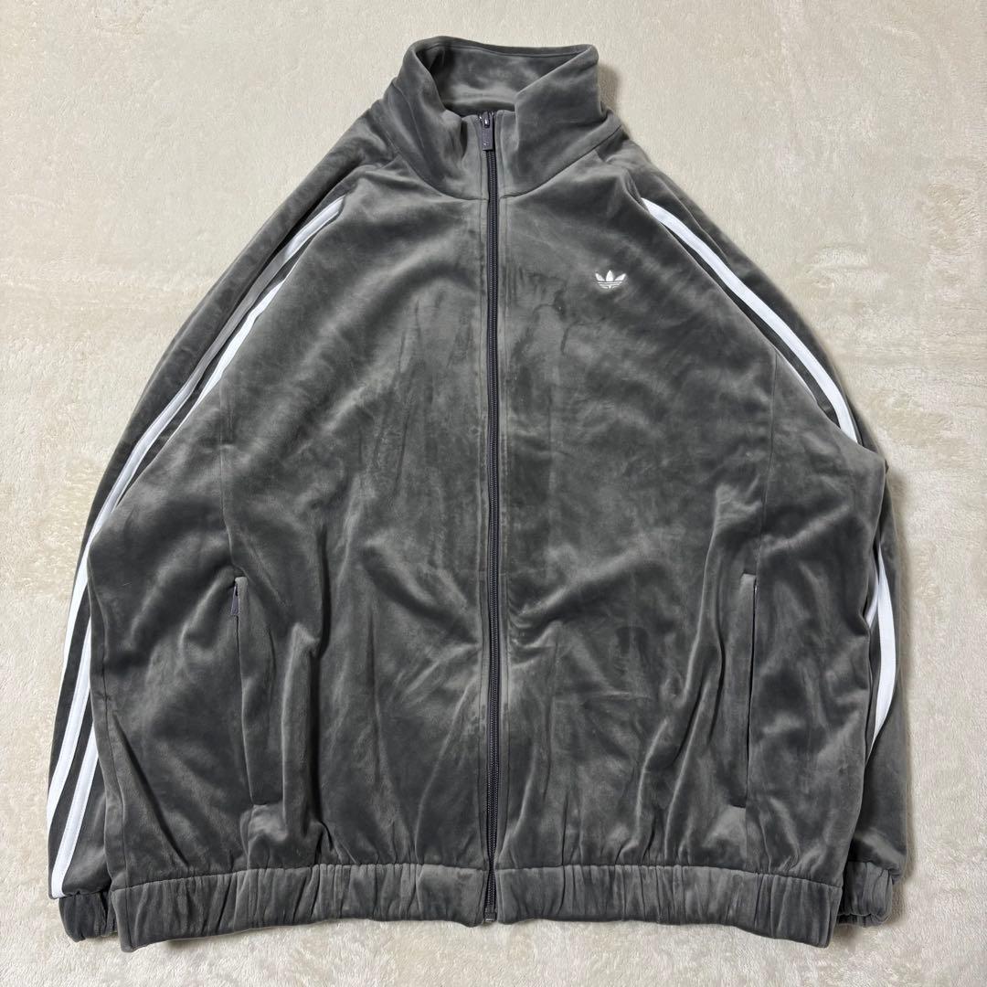 adidas originals トラックジャケット　ベロア　チャコール　グレー