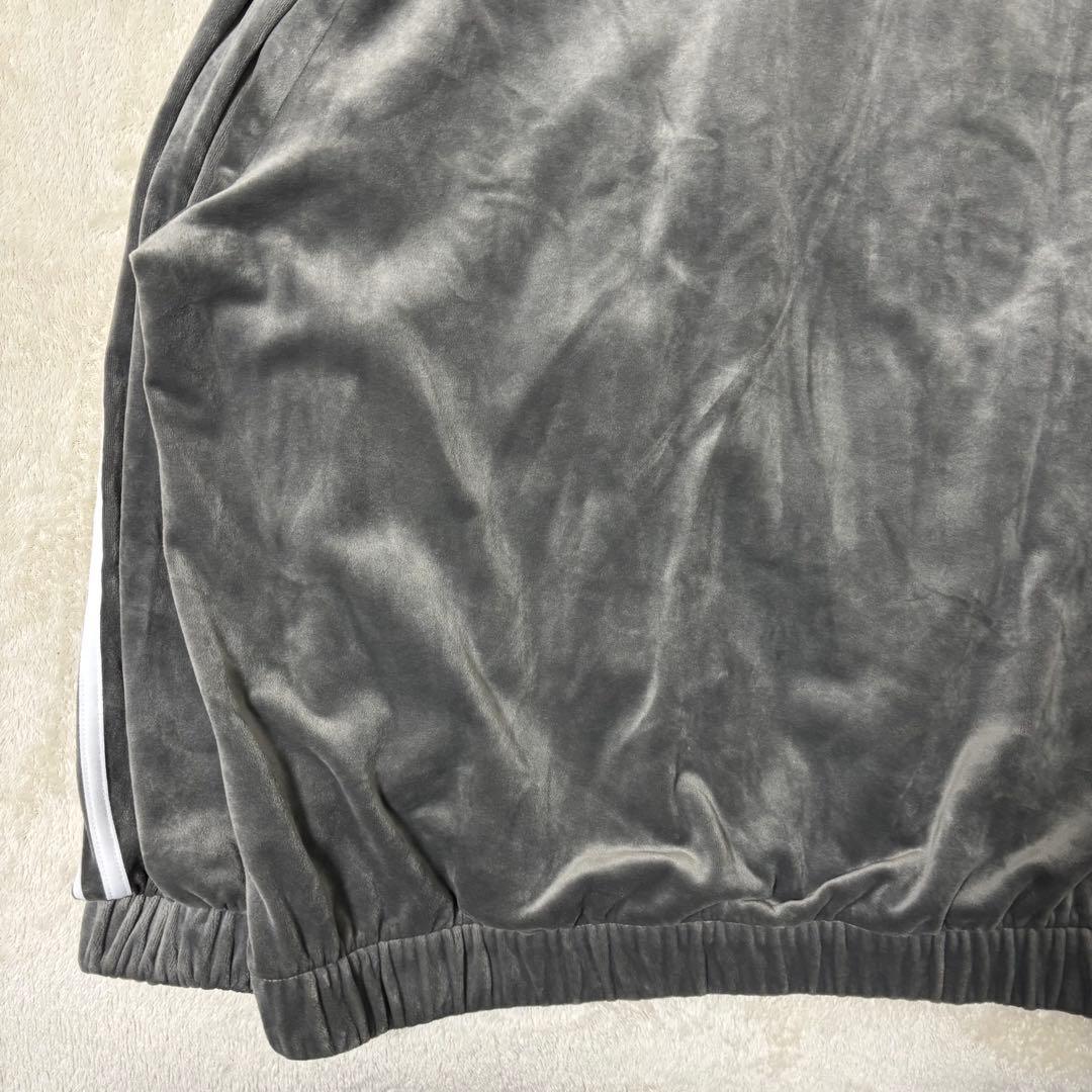 adidas originals トラックジャケット　ベロア　チャコール　グレー