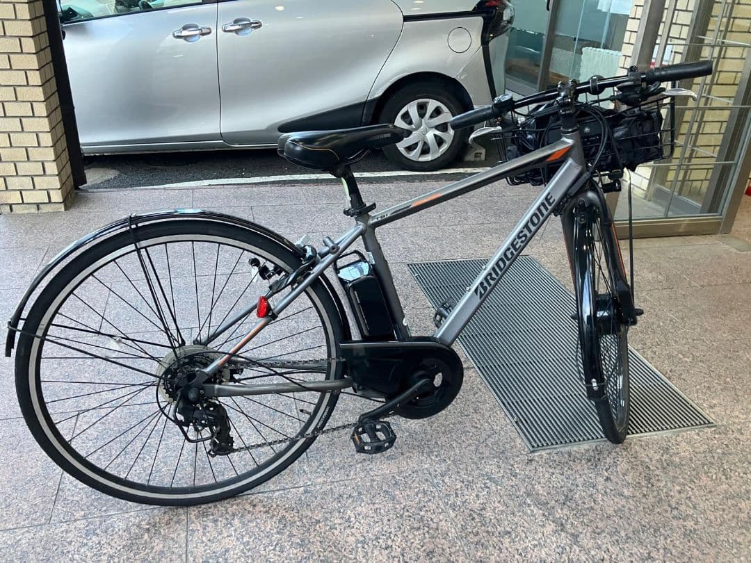 ブリヂストン 電動アシスト自転車 シルバー 28インチ