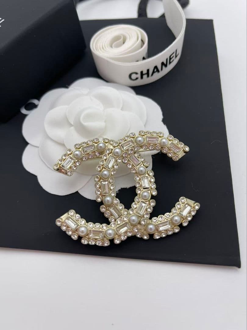 シャネル　ブロ-チ