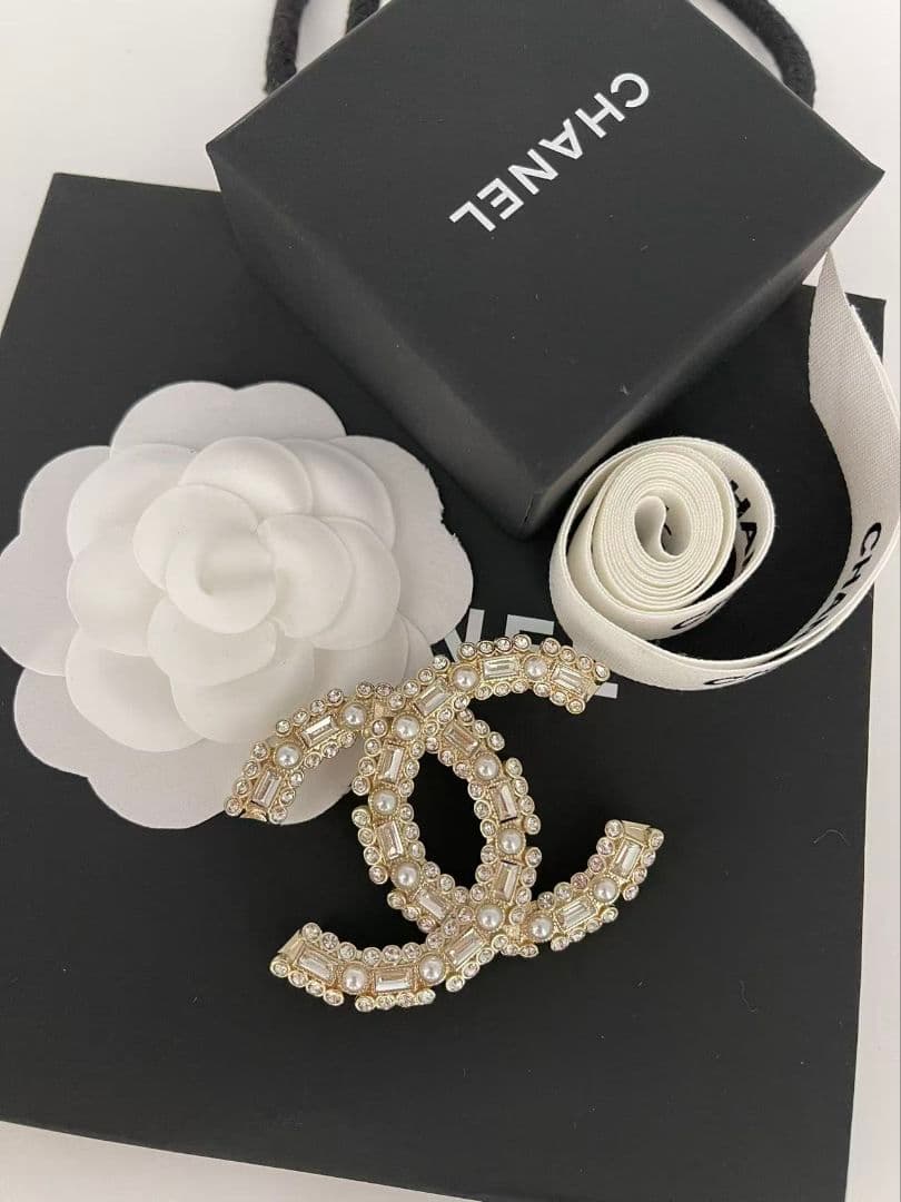 シャネル　ブロ-チ