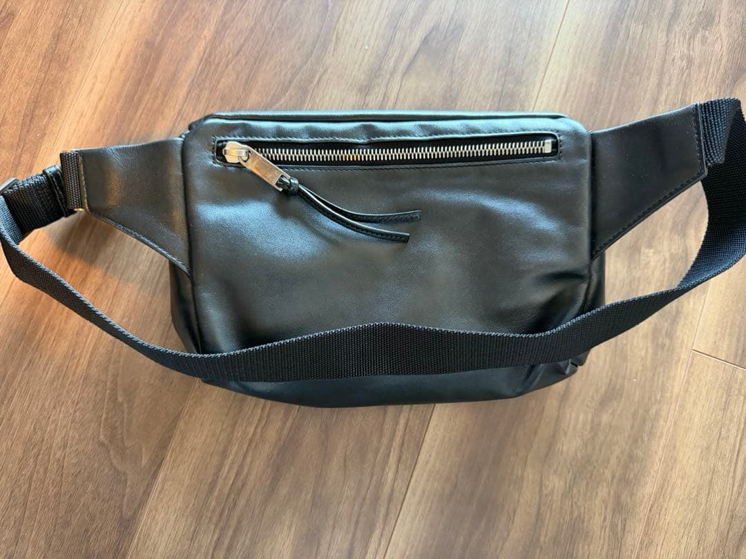 サンローラン　ボディバッグ　レザー