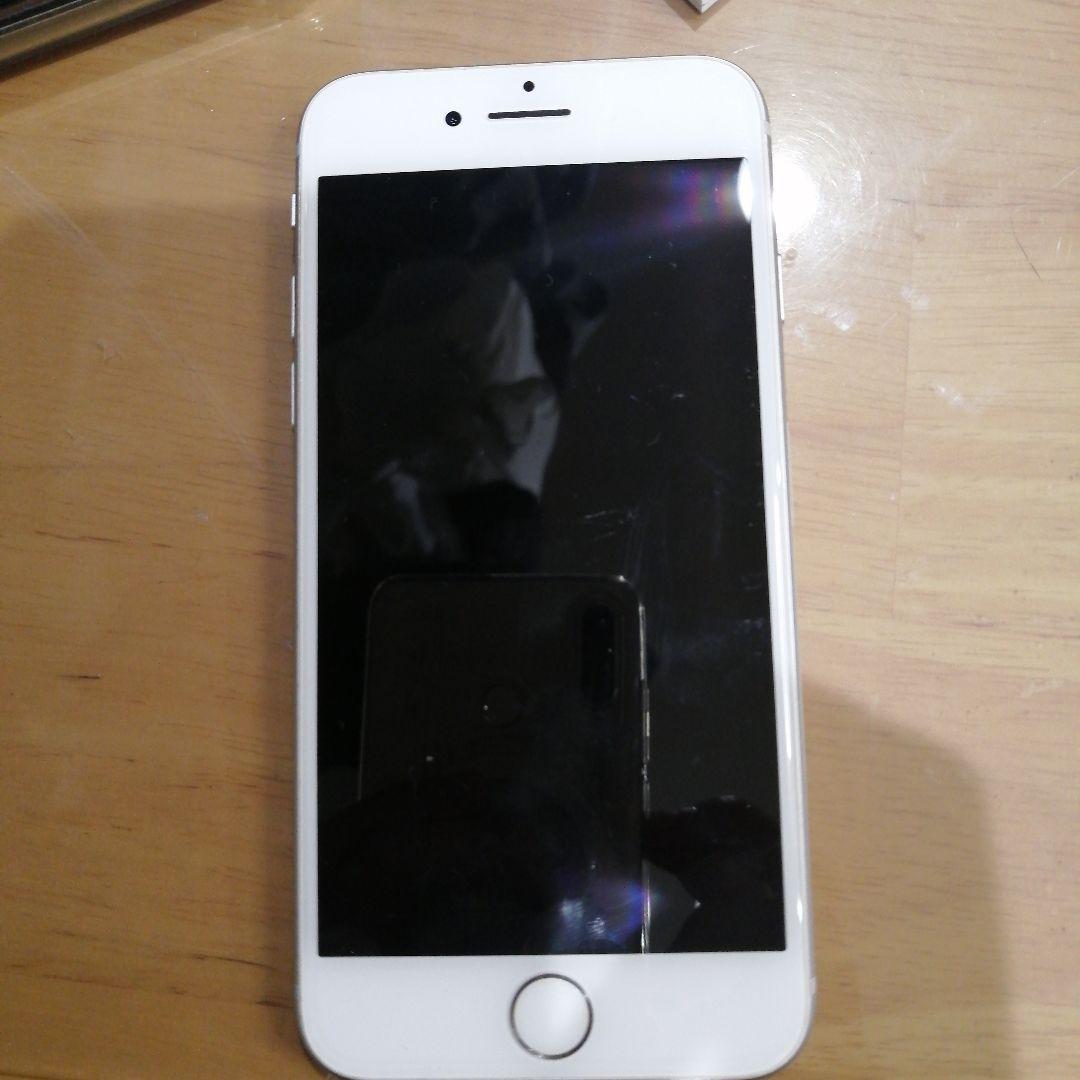 Apple iPhone 8 シルバー 4.7インチ 本体　SIMフリー