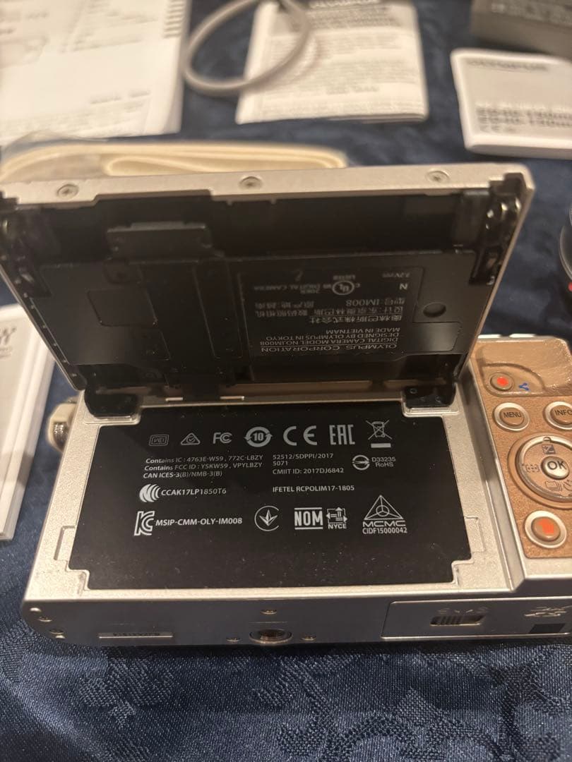 OLYMPUS PEN ミラーレスカメラ 本体と望遠レンズ他付属品