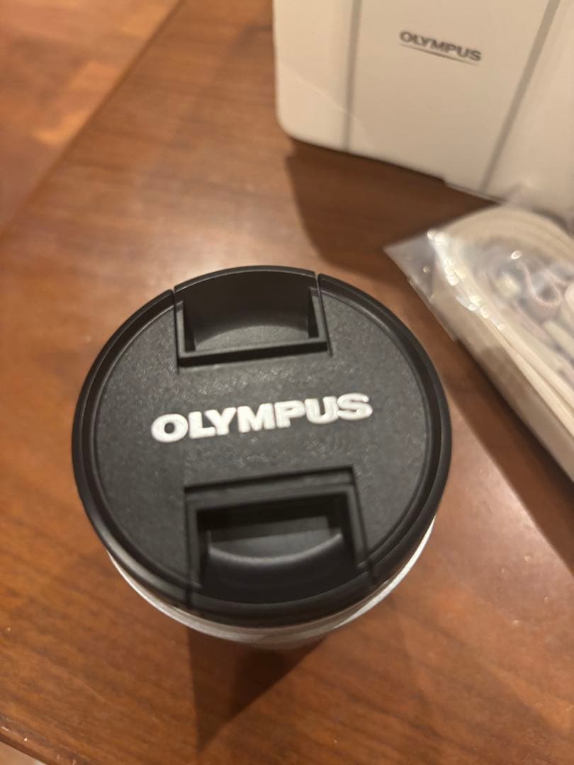 OLYMPUS PEN ミラーレスカメラ 本体と望遠レンズ他付属品