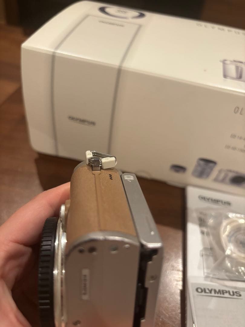 OLYMPUS PEN ミラーレスカメラ 本体と望遠レンズ他付属品