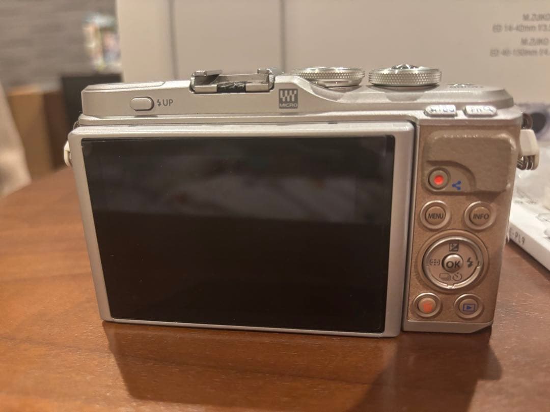 OLYMPUS PEN ミラーレスカメラ 本体と望遠レンズ他付属品