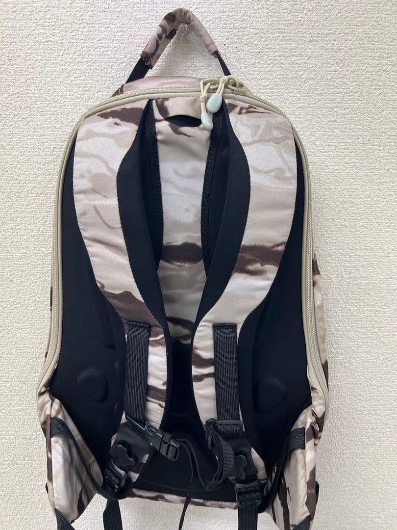 Burton ak 迷彩バックパック