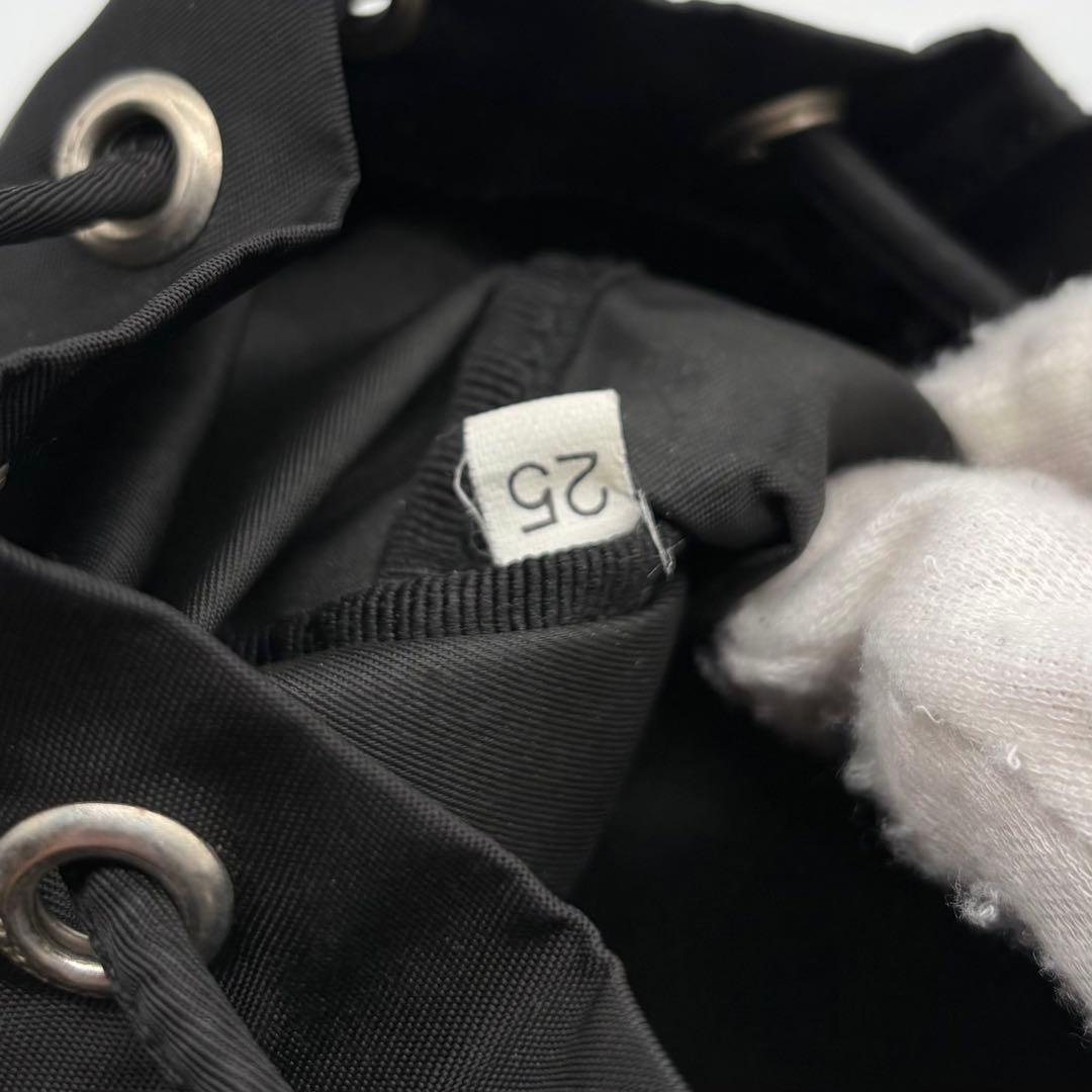 美品✨プラダ 巾着 ポーチ ナイロン レザー 三角ロゴ 白タグ ブラック