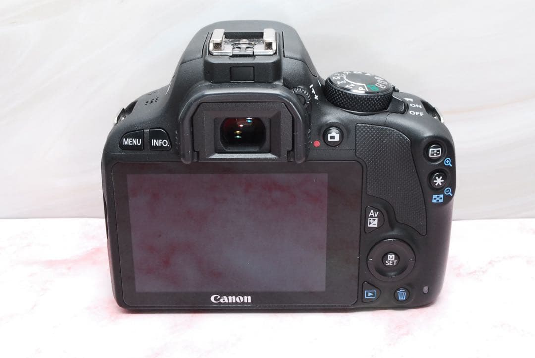 最軽量✨Canon Kiss X7✨一眼レフカメラ✨初心者にもおすすめ