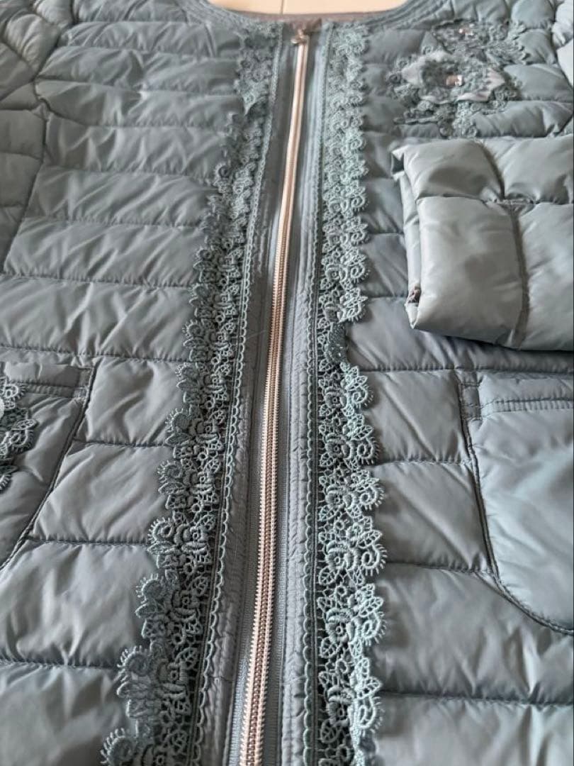 アミティエ ☆春先まで着れる美しいブルーのライトダウン☆未使用