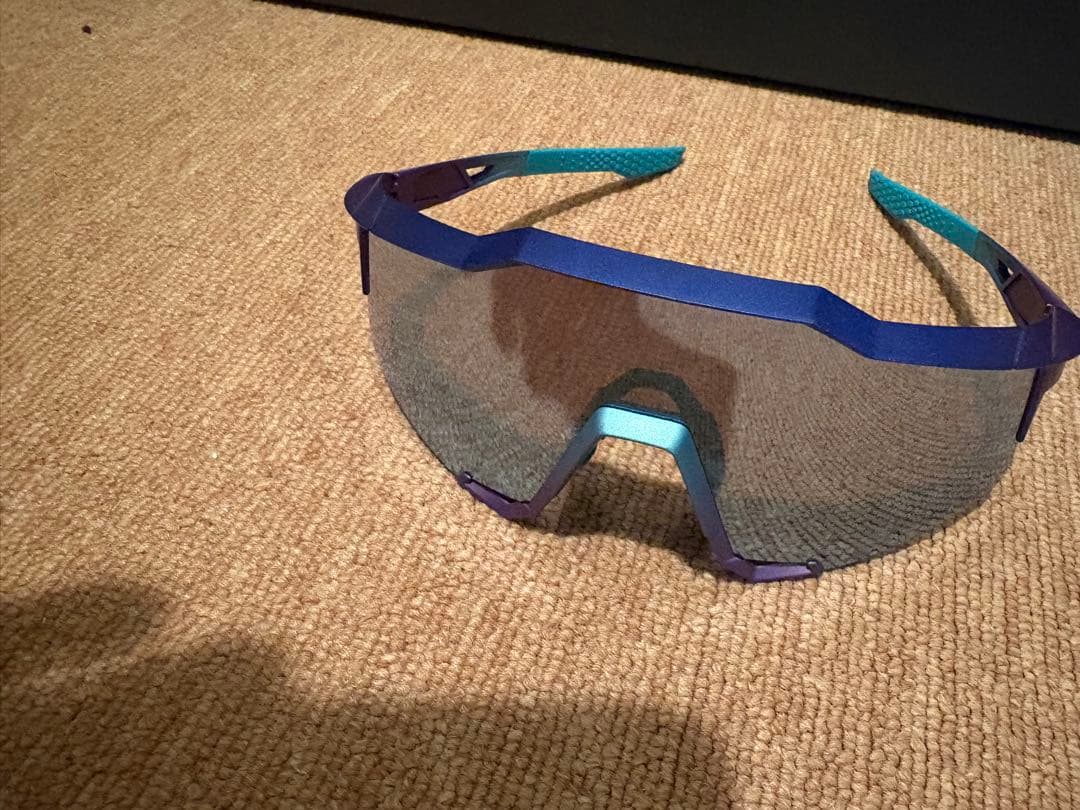 100% フレームレス サングラス 紫と青