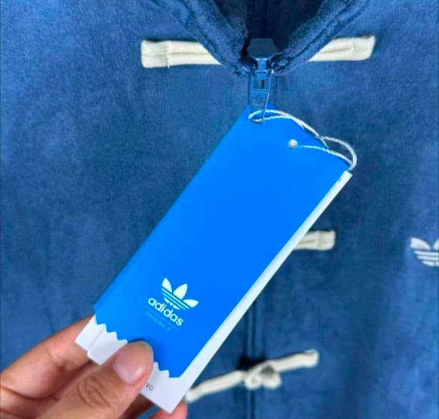 【adidas】SNSで話題☆中国限定　トラックジャケット