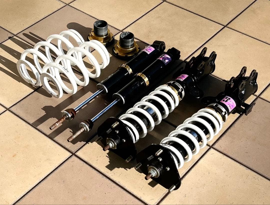 20系ヴェルファイア，アルファード　と50系エスティマHKS 車高調。