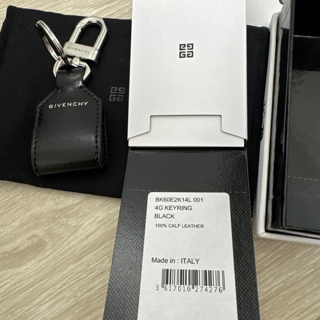GIVENCHY ブラックレザーキーホルダー