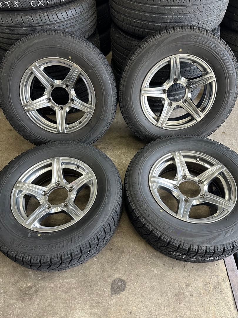 ジムニーシエラ　スタッドレス付きホイール4本セット　15インチ